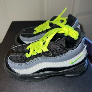 Toddlers Air Max size 7